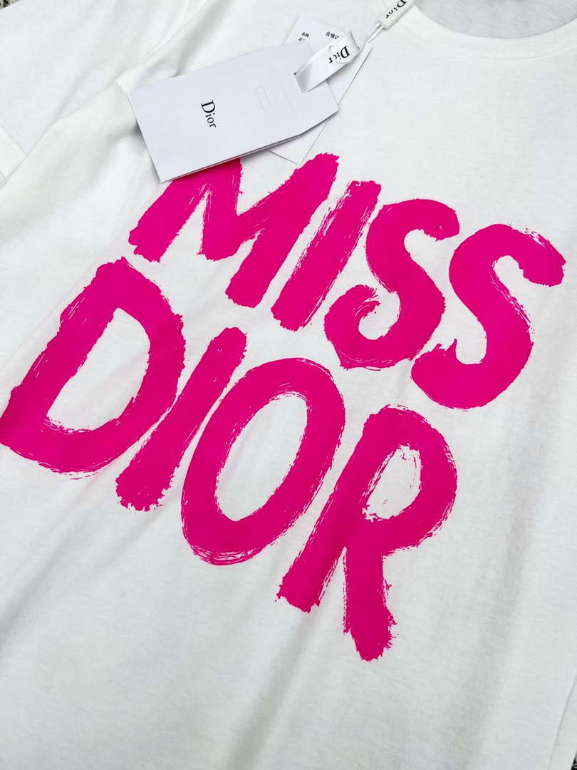 Dior Women's T-shirt Fashion Clothing D82602