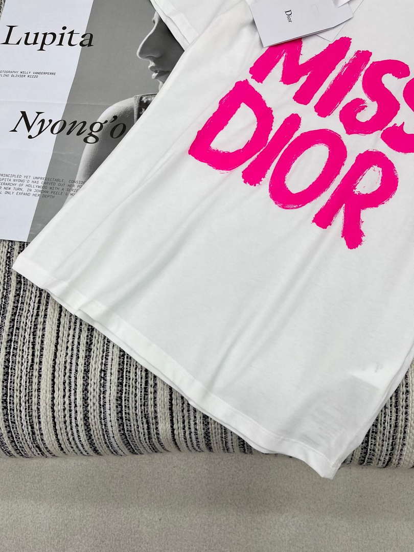 Dior Women's T-shirt Fashion Clothing D82602
