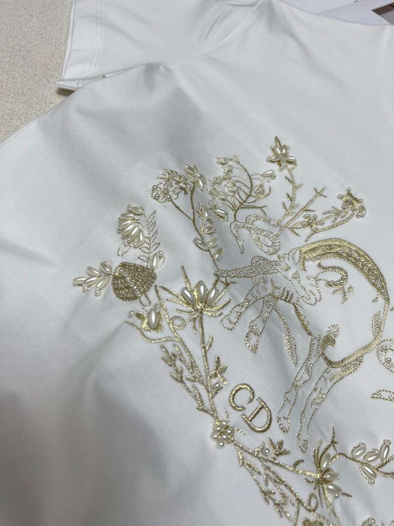 Dior Women's T-shirt Fashion Clothing D82606