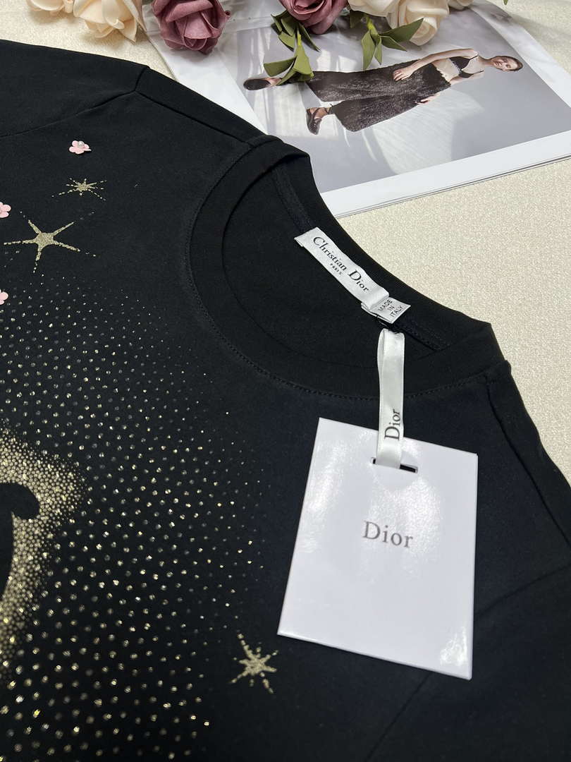 Dior Women's T-shirt Fashion Clothing D82608