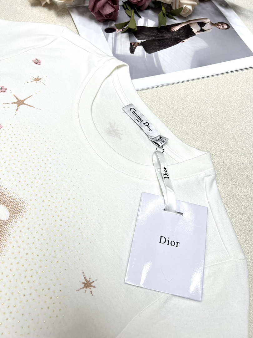Dior Women's T-shirt Fashion Clothing D82608