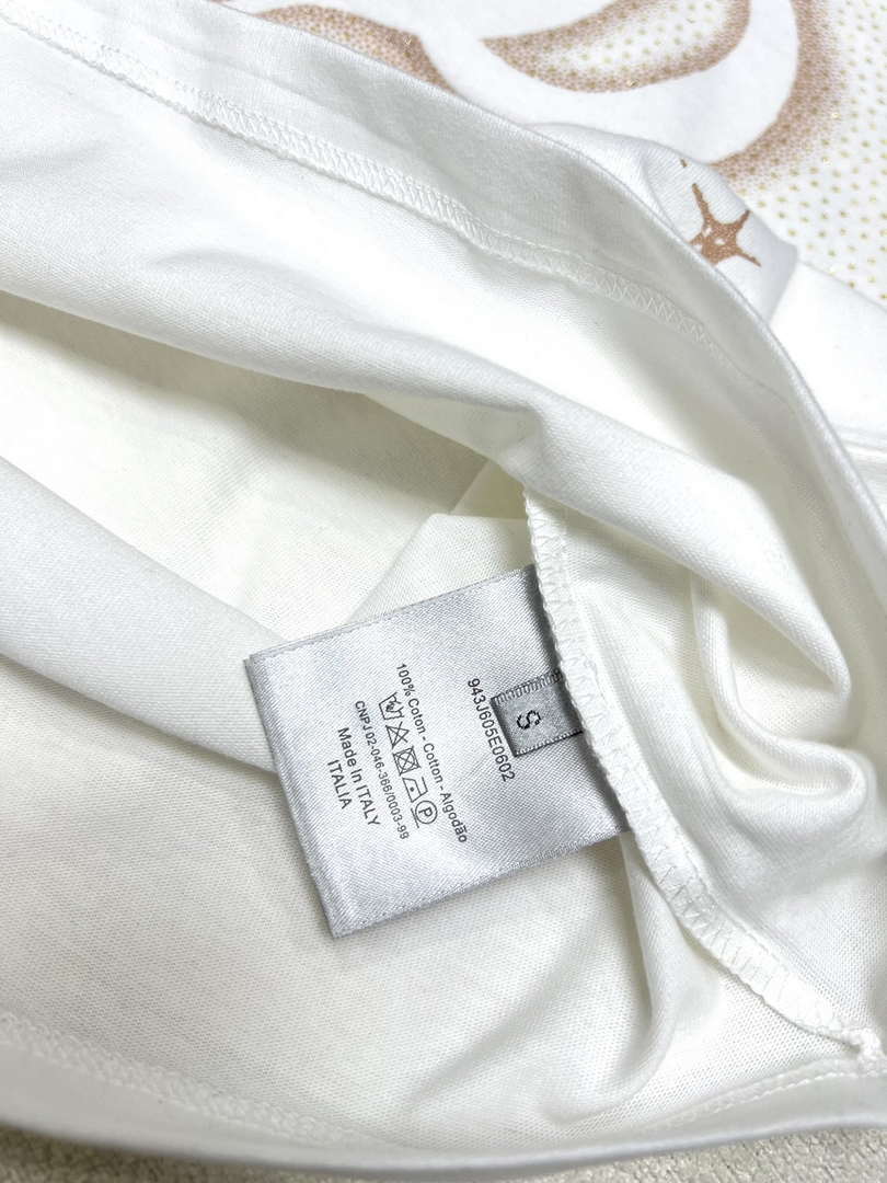 Dior Women's T-shirt Fashion Clothing D82608