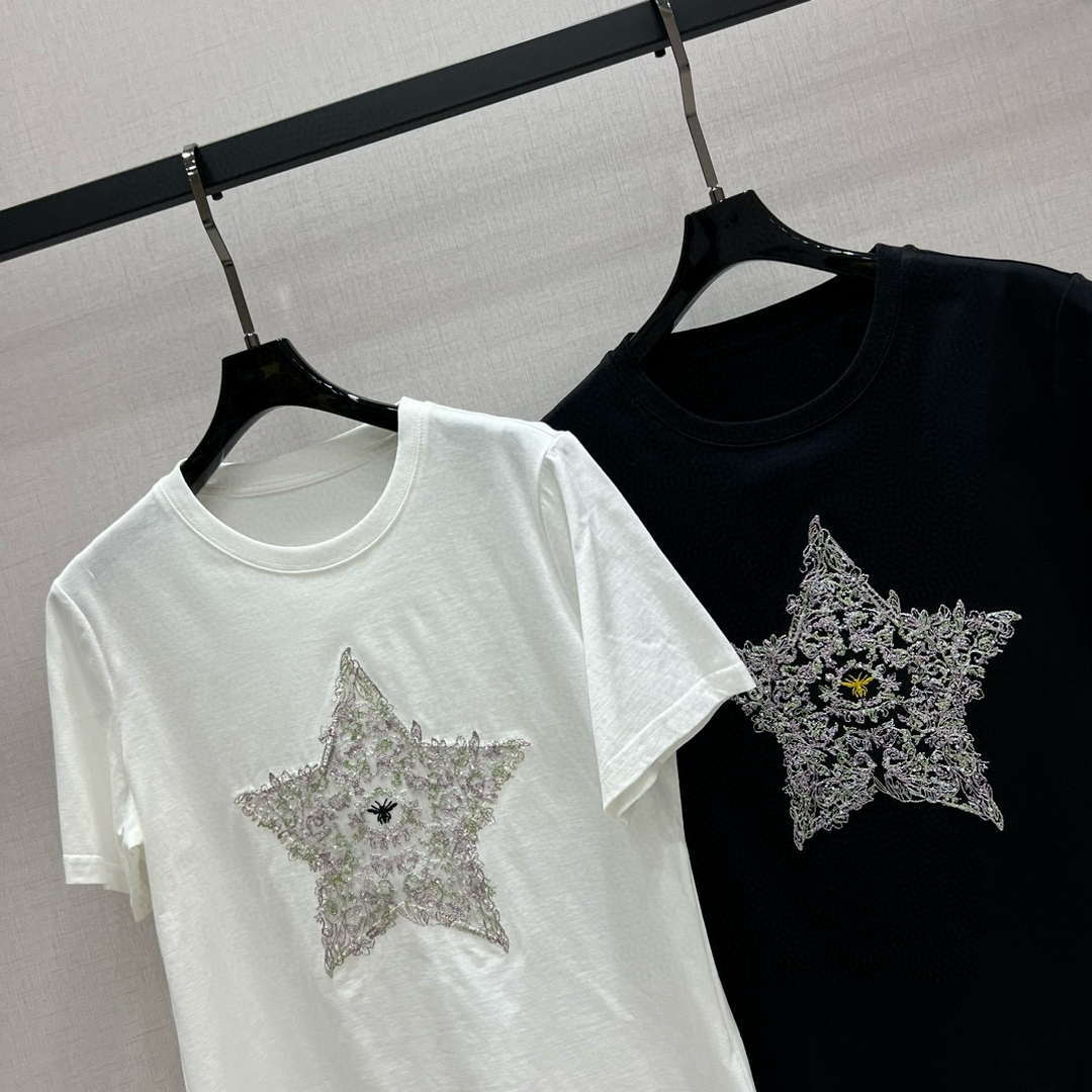 Dior Women's T-shirt Fashion Clothing D82610
