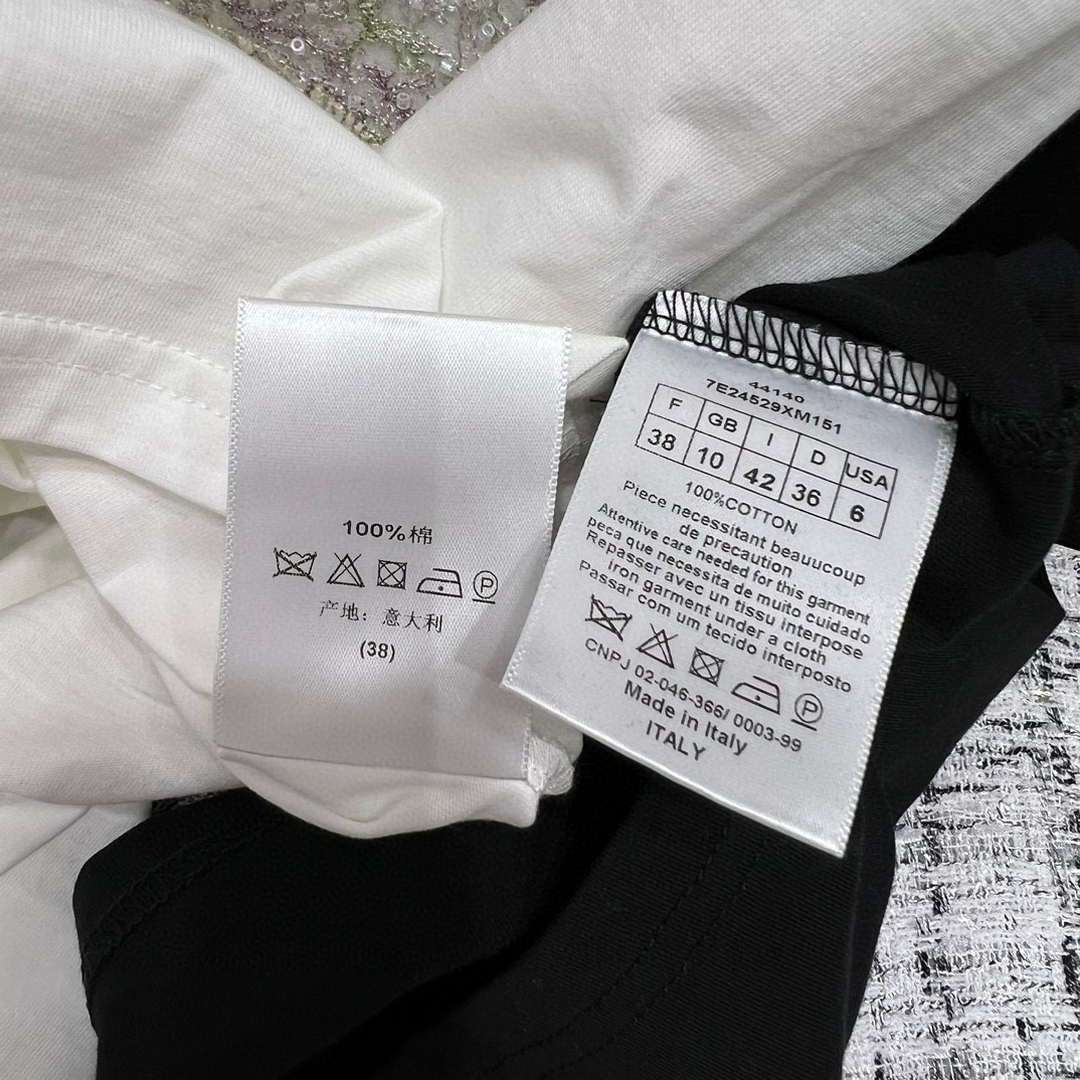 Dior Women's T-shirt Fashion Clothing D82610