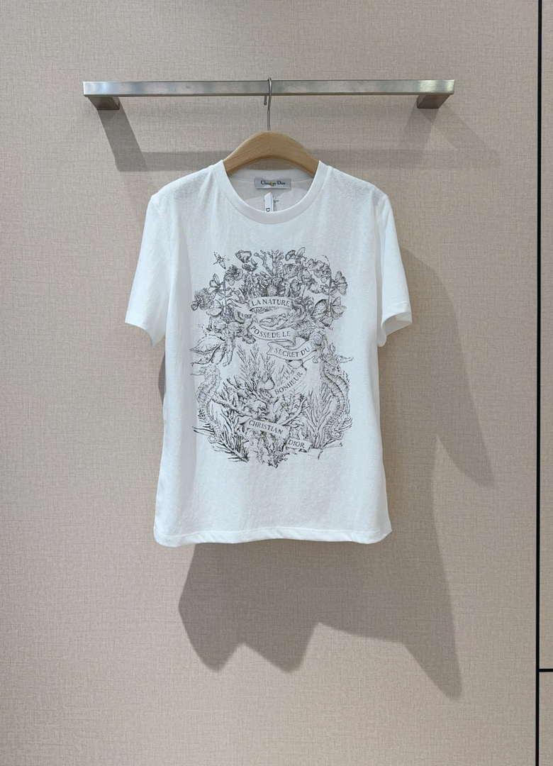 Dior Women's T-shirt Fashion Clothing D82611