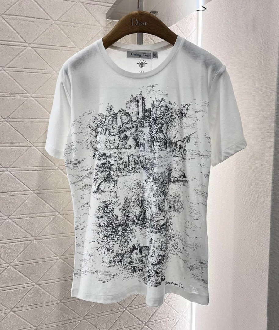 Dior Women's T-shirt Fashion Clothing D82605