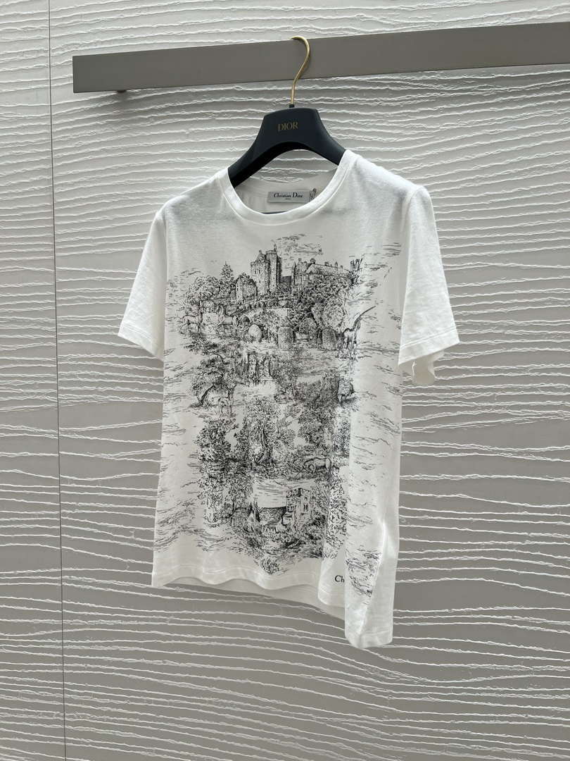 Dior Women's T-shirt Fashion Clothing D82605