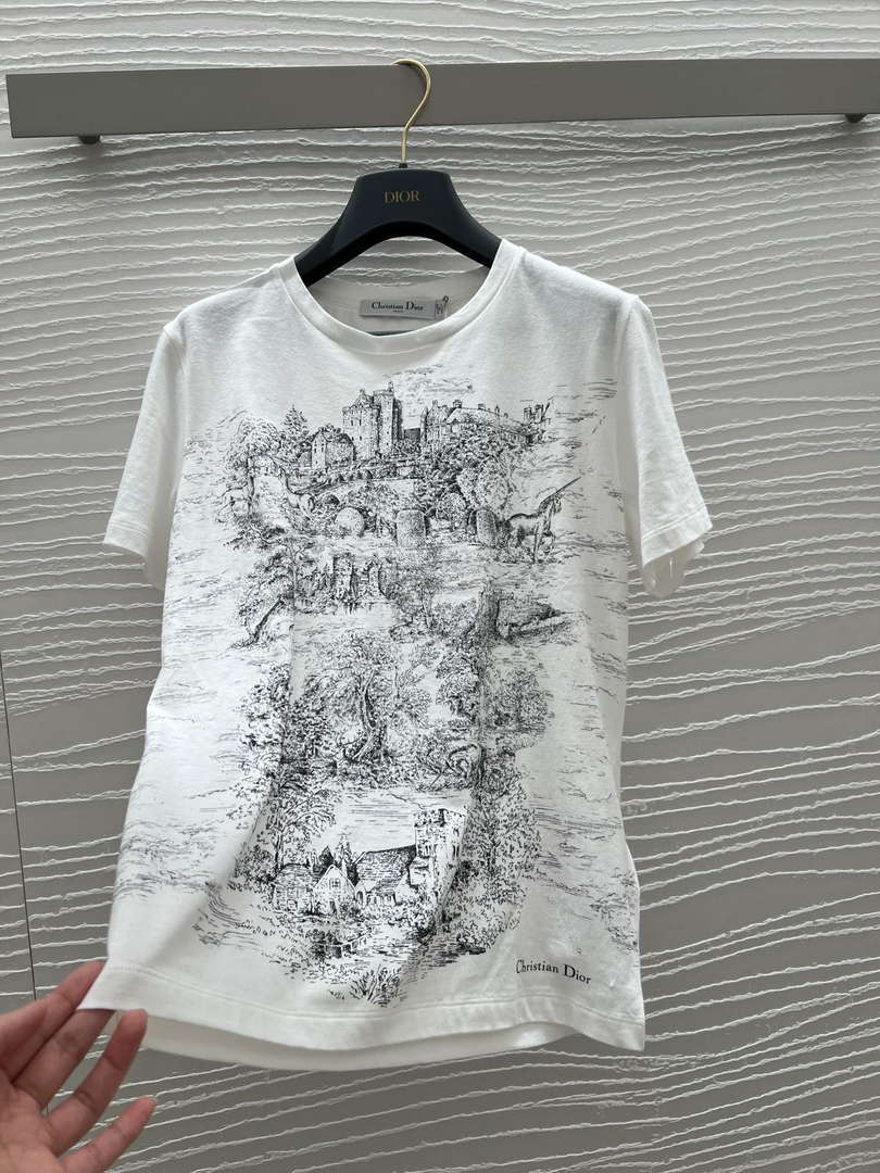 Dior Women's T-shirt Fashion Clothing D82605