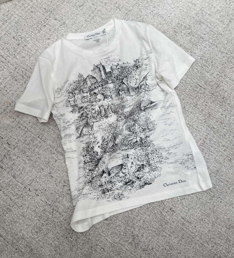 Dior Women's T-shirt Fashion Clothing D82605