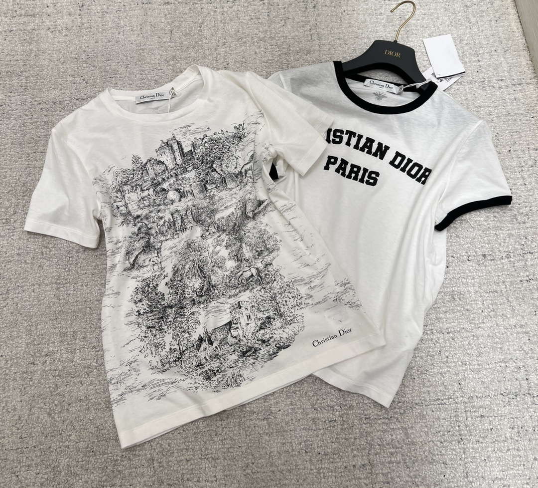 Dior Women's T-shirt Fashion Clothing D82605