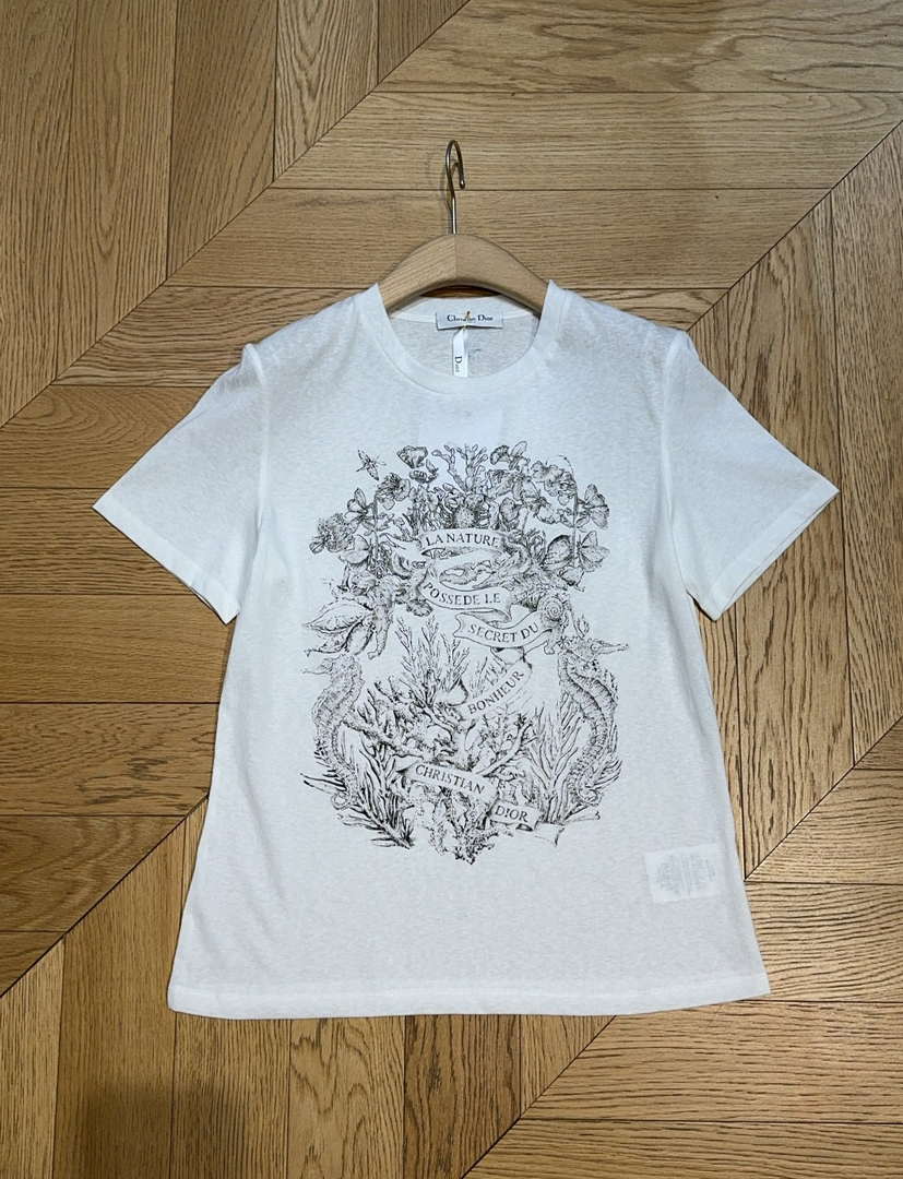 Dior Women's T-shirt Fashion Clothing D82611
