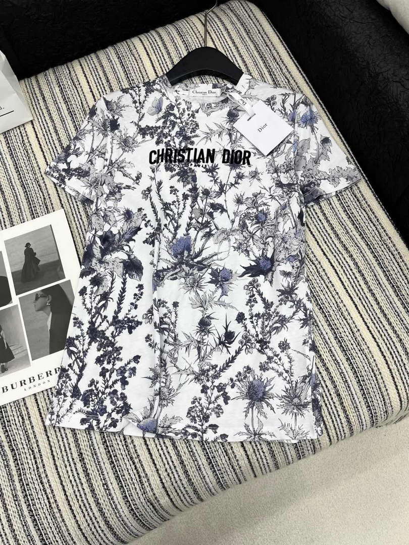 Dior Women's T-shirt Fashion Clothing D82618