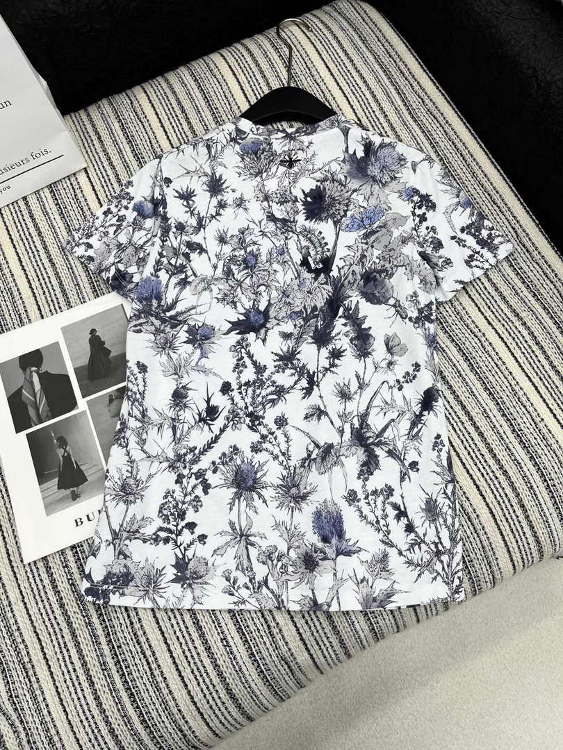 Dior Women's T-shirt Fashion Clothing D82618