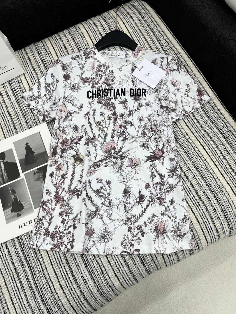 Dior Women's T-shirt Fashion Clothing D82619