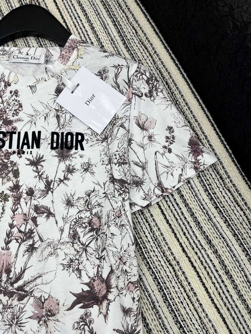 Dior Women's T-shirt Fashion Clothing D82619