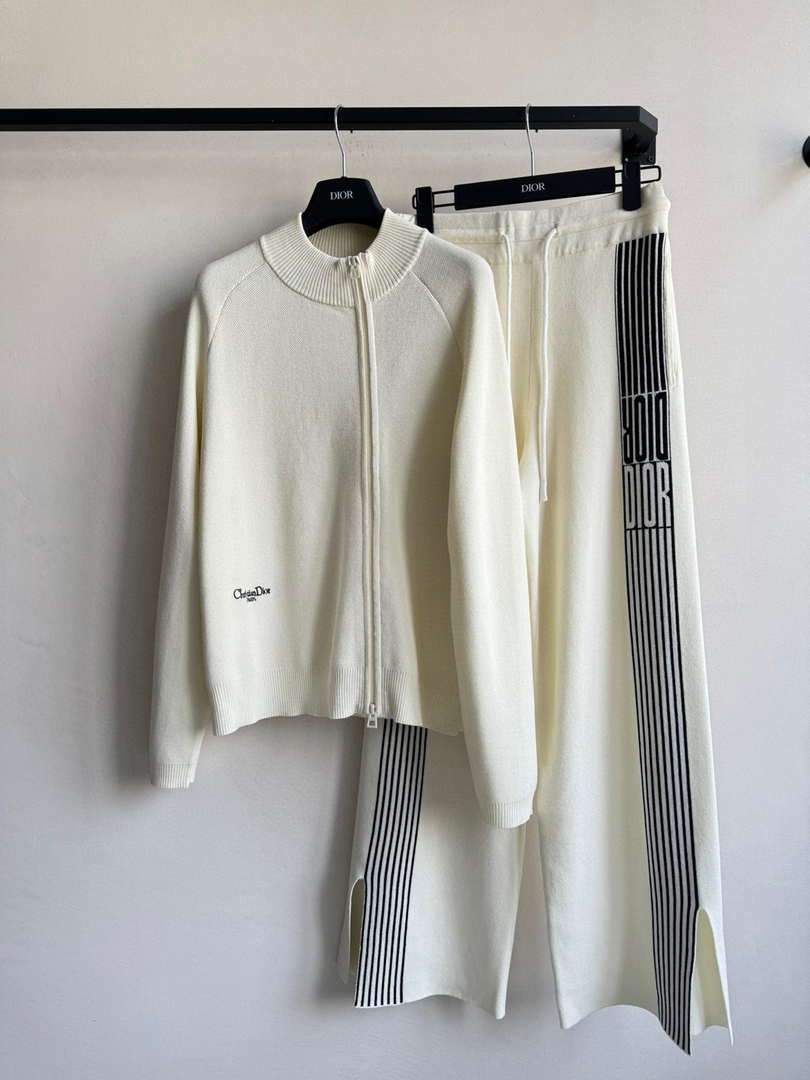 Dior Women's Tracksuit Casual Knitted suit Clothing D39003
