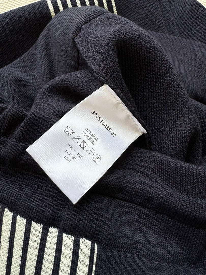 Dior Women's Tracksuit Casual Knitted suit Clothing D39003