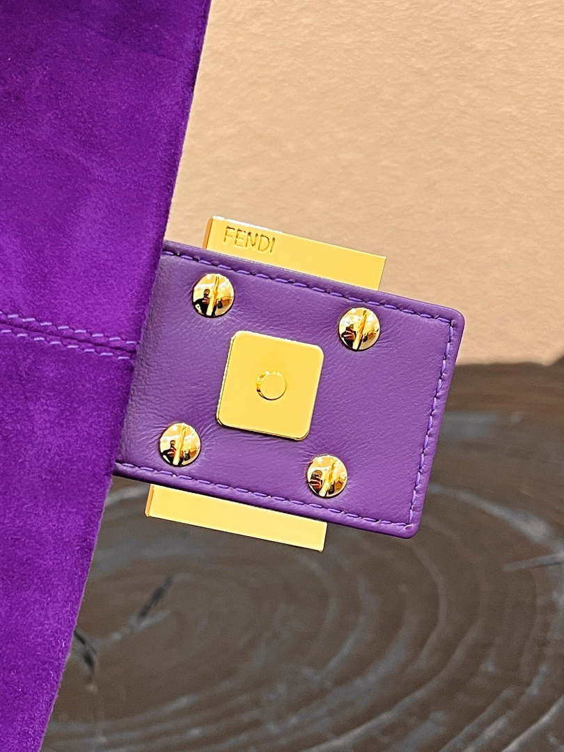 Fendi 8339 Baguette Middle Age Solid Color Series Underarm Bag Purple