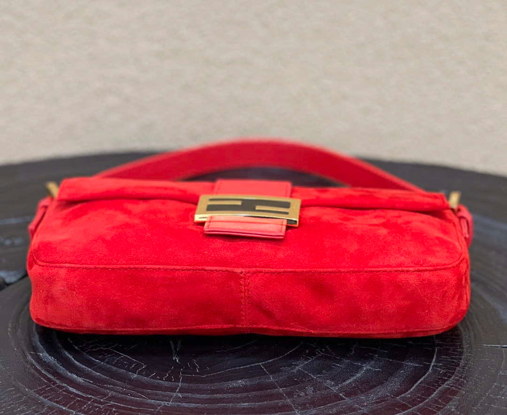 Fendi 8339 Baguette Middle Age Solid Color Series Underarm Bag Red