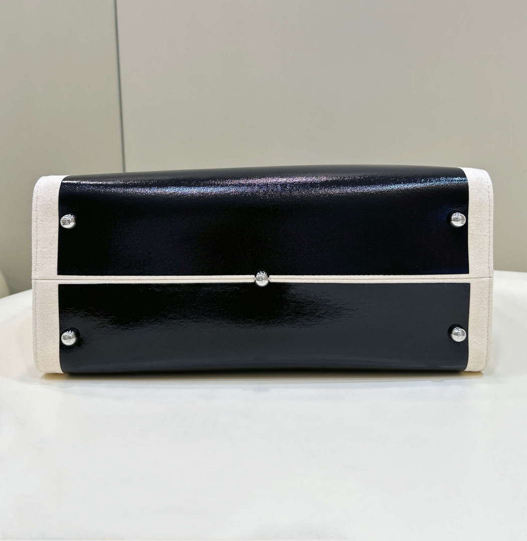Fendi 8BH386 Fendi Sunshine Medium Blak and white leather shopper