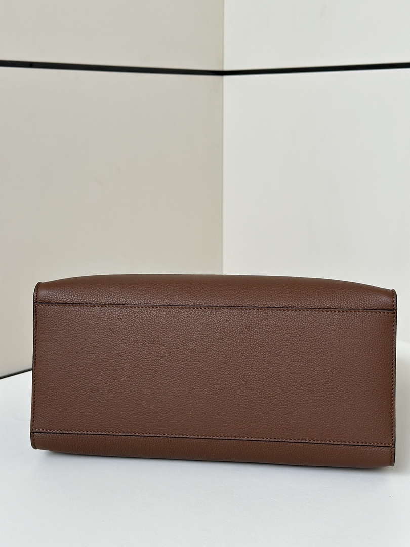 Fendi 8BH386 Fendi Sunshine Medium Brown leather shopper Full-grain cowhide 8636