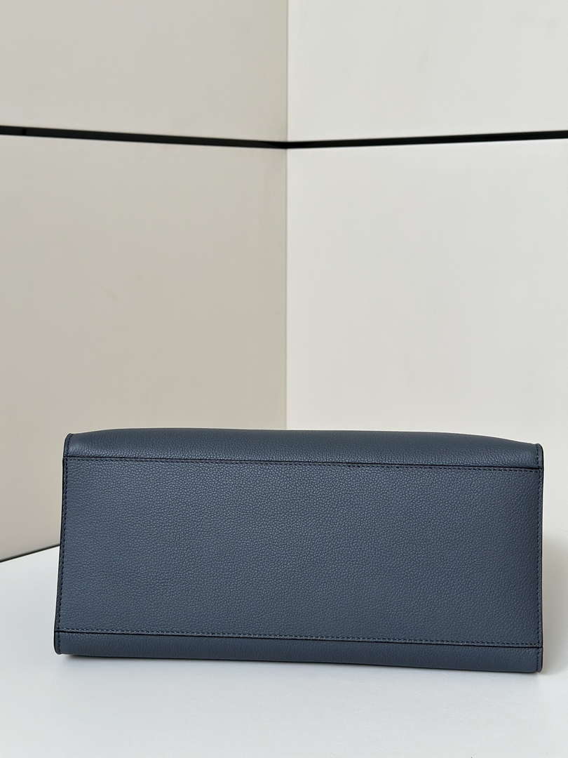 Fendi 8BH386 Fendi Sunshine Medium Navy Blue leather shopper Full-grain cowhide 8636