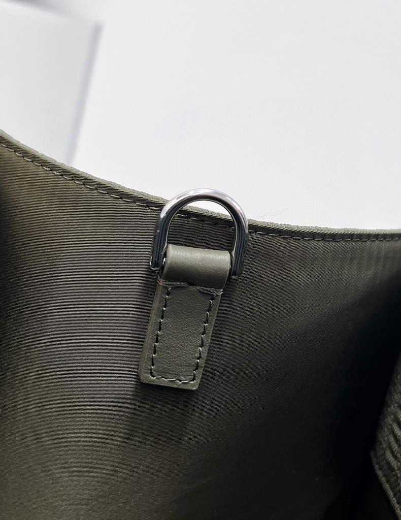 Fendi 8BH386 Sunshine Medium Fendi Tote Bag 8258 Green