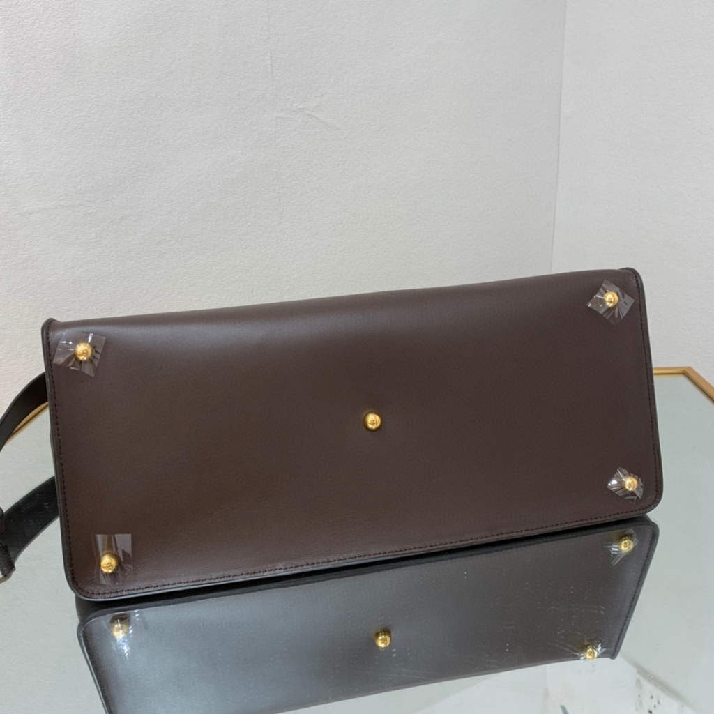 Fendi 8BH391 fendi way medium brown leather bag