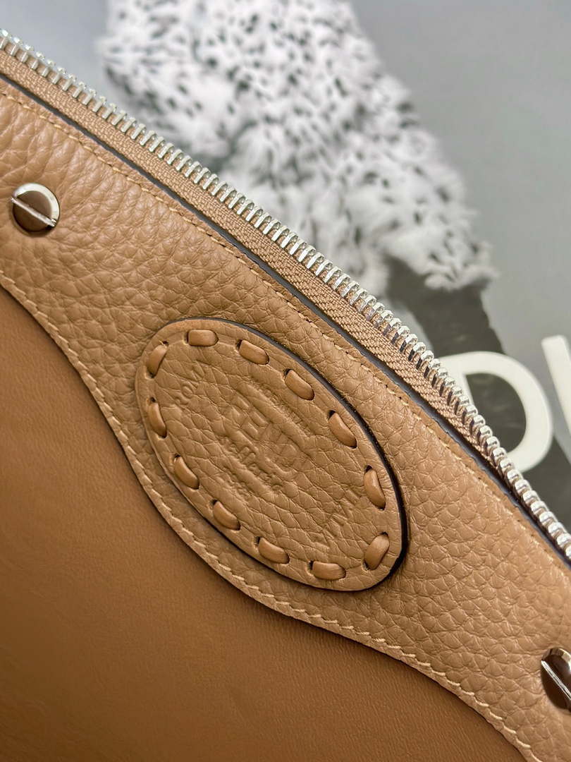 Fendi 8BL155 By The Way Selleria Medium Cappuccino-coloured Selleria bag with 192 hand-sewn stitches 8668