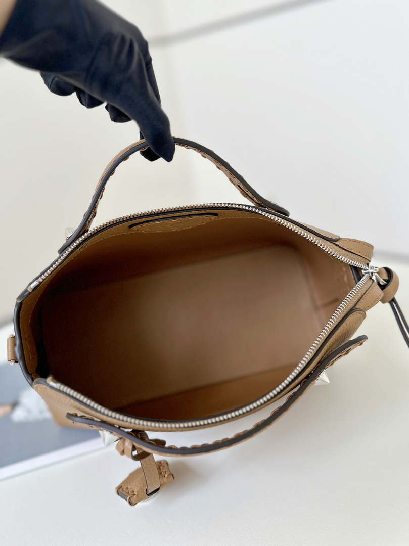 Fendi 8BL155 By The Way Selleria Medium Cappuccino-coloured Selleria bag with 192 hand-sewn stitches 8668
