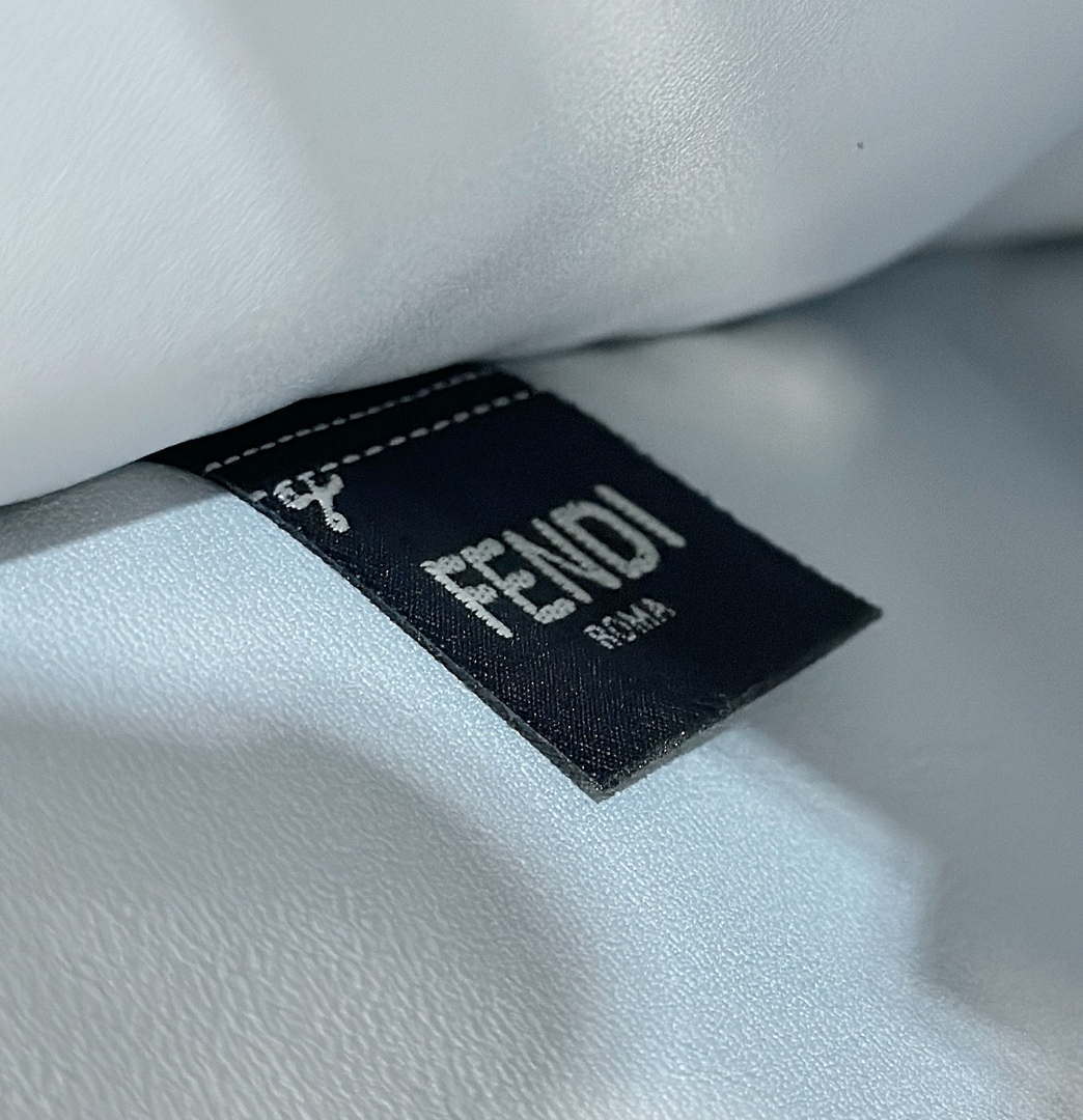 Fendi 8BN321 Peekaboo ISeeU Medium Light blue Selleria bag with 646 hand-sewn topstitches 80133