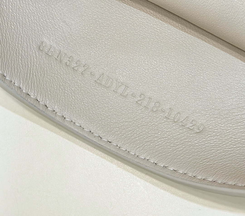 Fendi 8BN321 Peekaboo ISeeU Medium White Selleria bag with 646 hand-sewn topstitches 80133