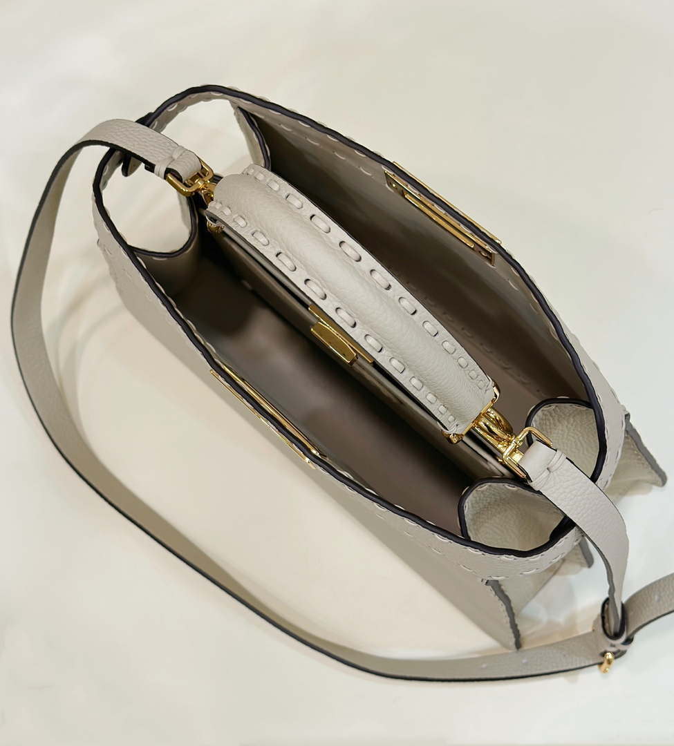 Fendi 8BN321 Peekaboo ISeeU Medium White Selleria bag with 646 hand-sewn topstitches 80133