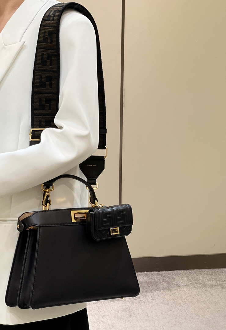 Fendi 8BN327 Peekaboo ISeeU Small Black leather bag