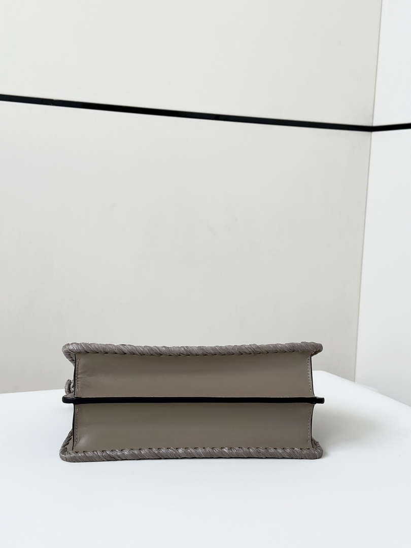 Fendi 8bn327arbcf1i2a Peekaboo ISeeU Small Dove grey leather and interlaced fibre bag 80169M