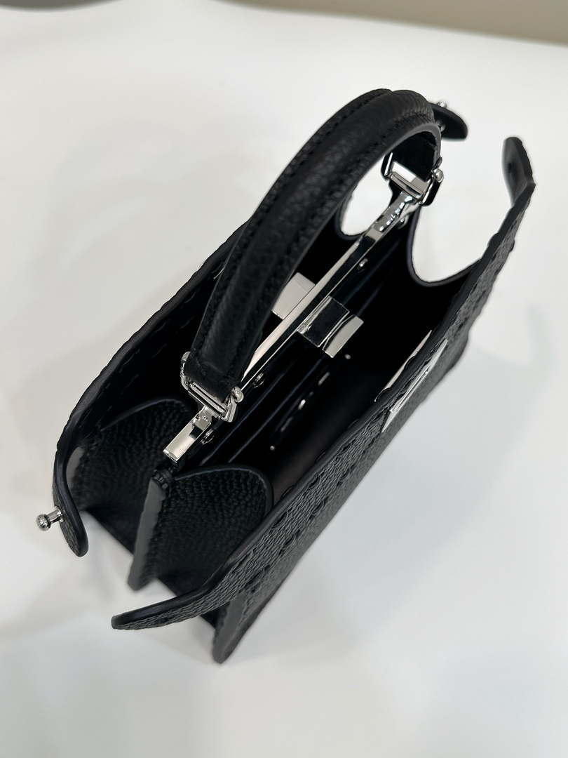 Fendi 8BN335 Peekaboo ISeeU Petite Black Selleria bag with 306 hand-sewn topstitches 80133As