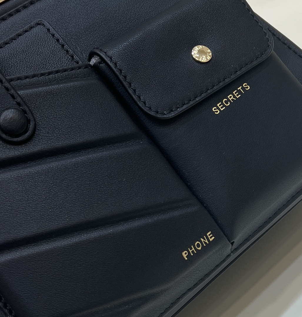 Fendi 8BN335 Peekaboo ISeeU Small Black leather bag 2113s