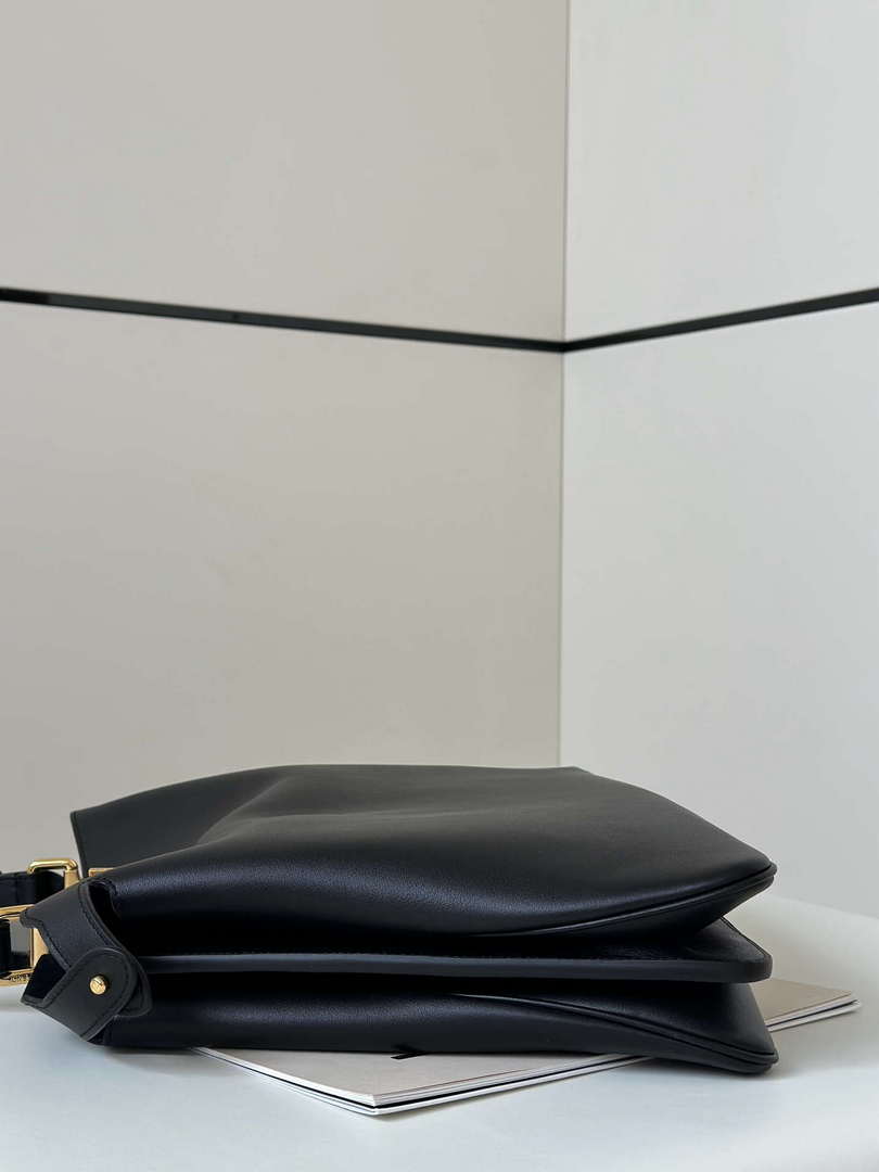 Fendi 8BN358AOVHF1D3Q Peekaboo Soft Large Black leather bag 80172L