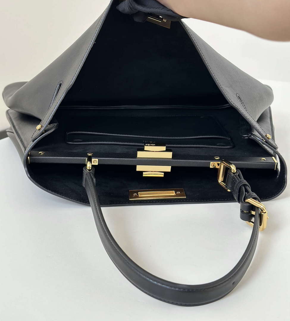 Fendi 8BN358AOVHF1D3Q Peekaboo Soft Large Black leather bag 80172L