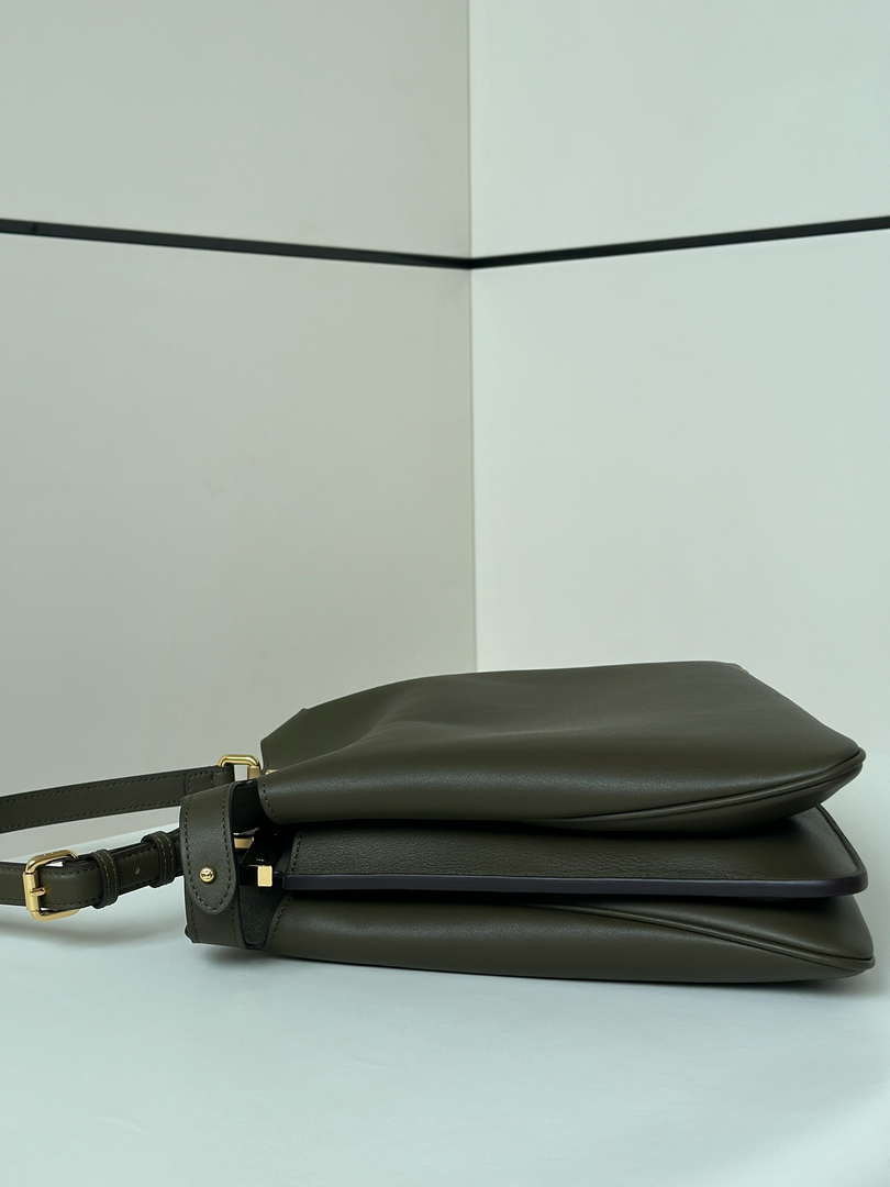 Fendi 8BN358AOVHF1D3Q Peekaboo Soft Large Green leather bag 80172L