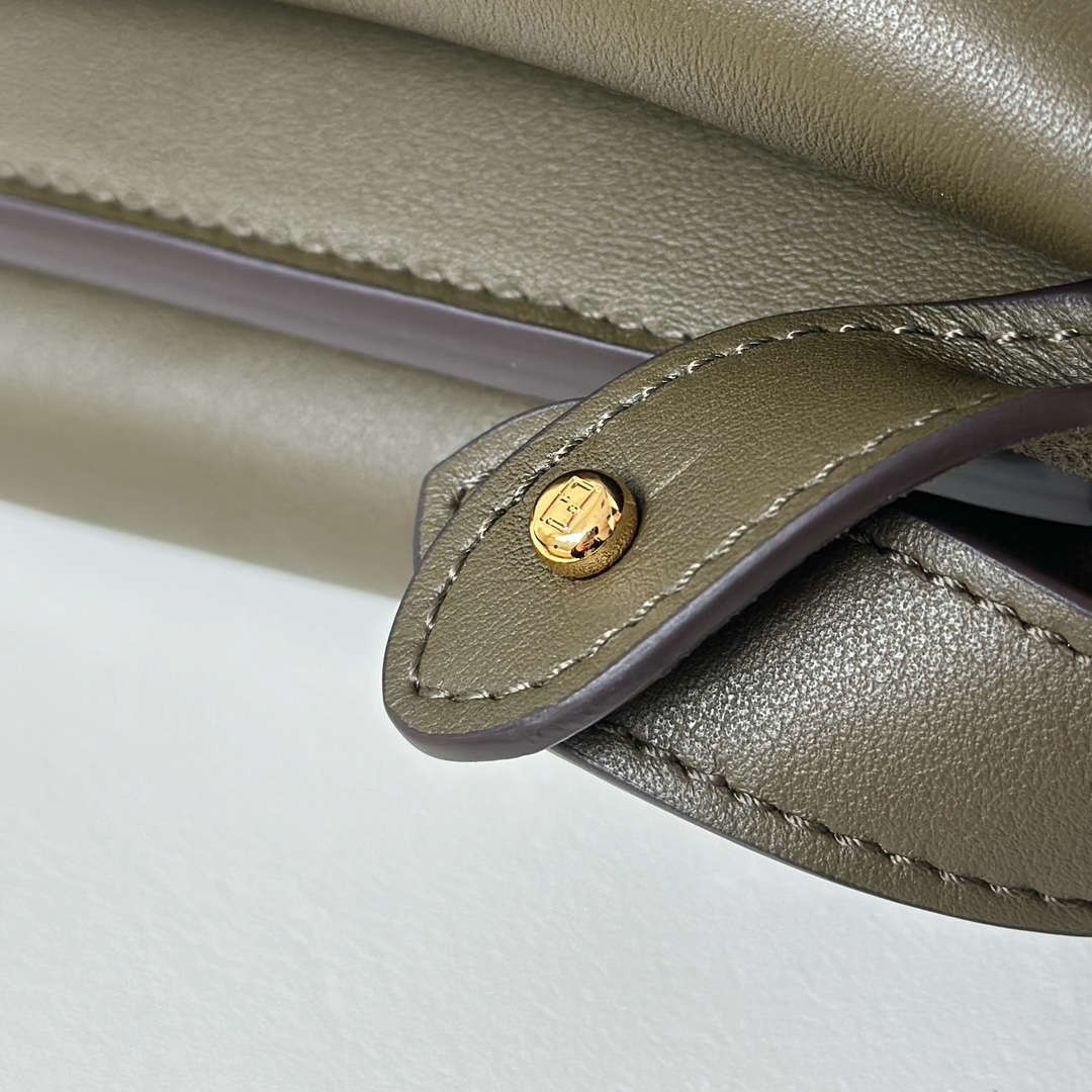 Fendi 8BN358AOVHF1D3Q Peekaboo Soft Large Green leather bag 80172L