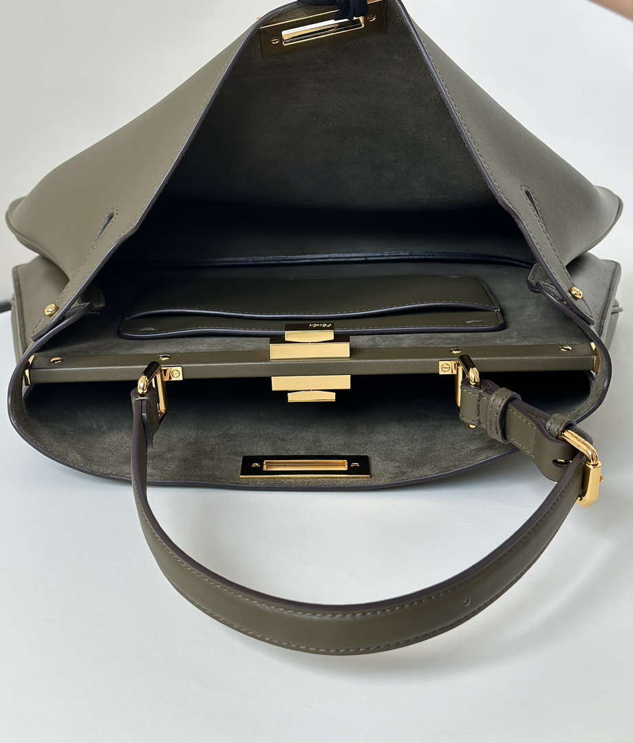 Fendi 8BN358AOVHF1D3Q Peekaboo Soft Large Green leather bag 80172L