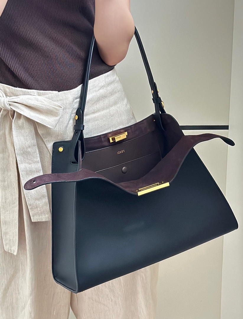 Fendi 8BN368AWPFF1V0H Fendi Way Medium Black leather and chocolate suede bag