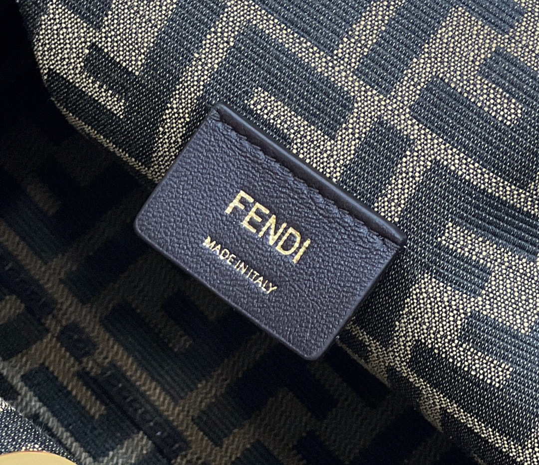 Fendi 8BP127 FENDI FIRST Medium Pink leather bag