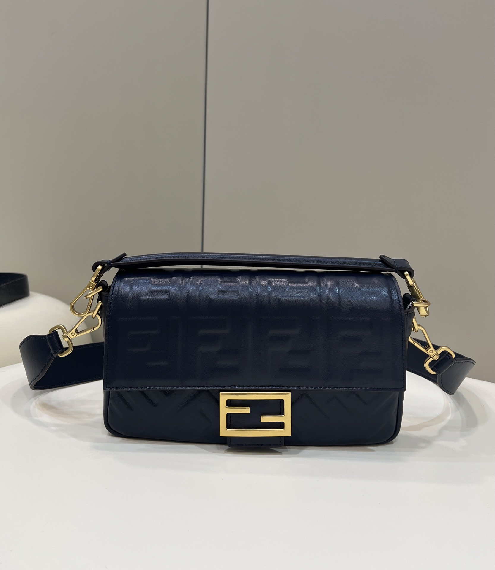 Fendi 8BR600 Baguette Medium Black leather 0135M bag - Default Title - View 1