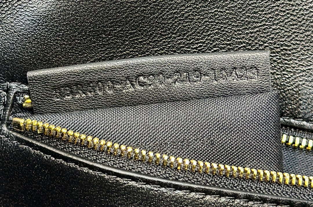 Fendi 8BR600 Baguette Medium Crocodile leather 8628 bag Black - Default Title - View 12