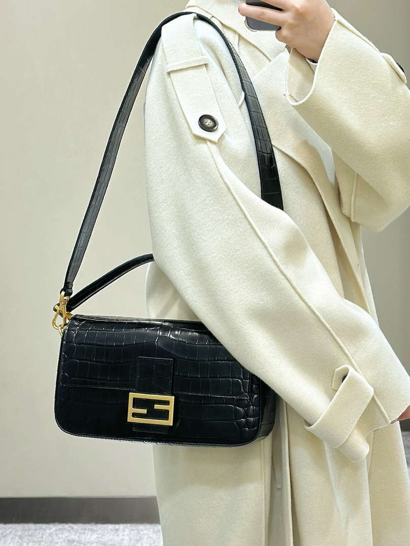 Fendi 8BR600 Baguette Medium Crocodile leather 8628 bag Black