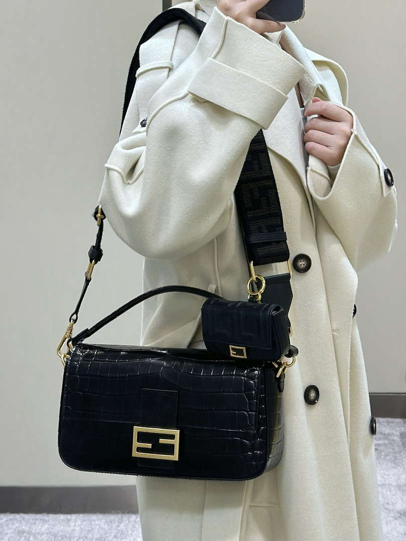 Fendi 8BR600 Baguette Medium Crocodile leather 8628 bag Black