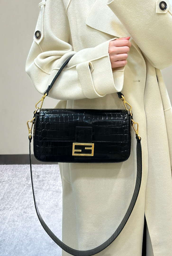 Fendi 8BR600 Baguette Medium Crocodile leather 8628 bag Black - Default Title - View 4