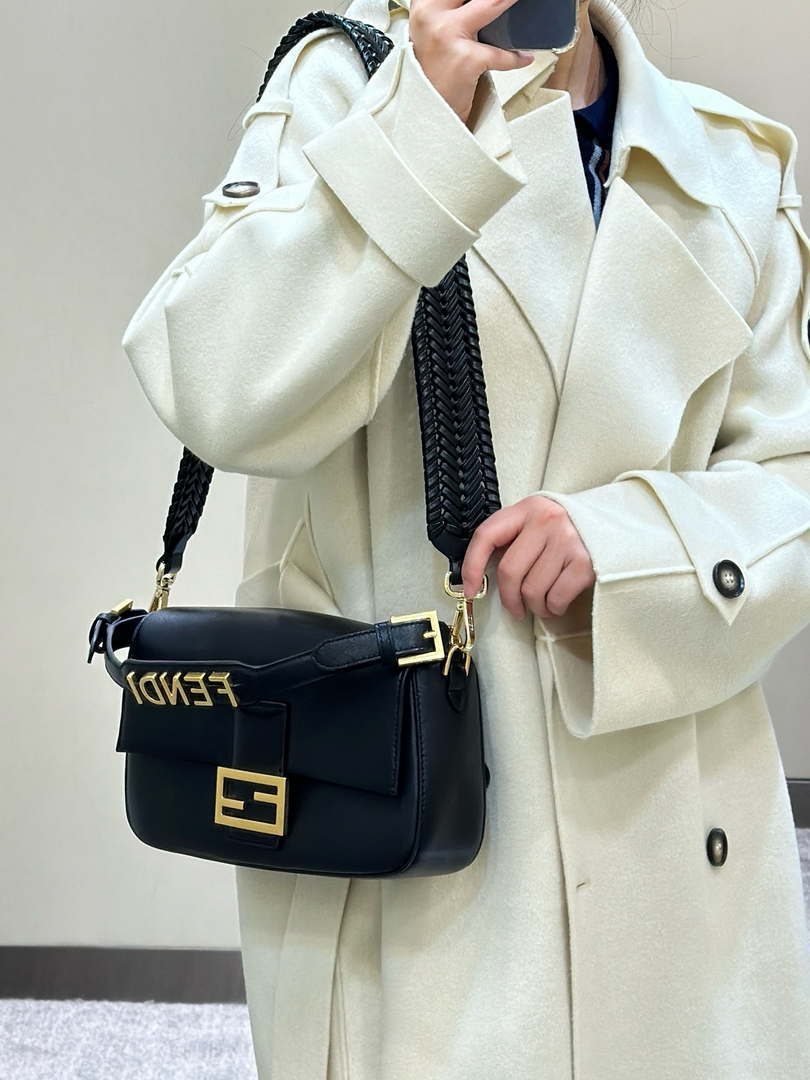 Fendi 8BR600 Baguette Medium Black leather 8629 bag Black